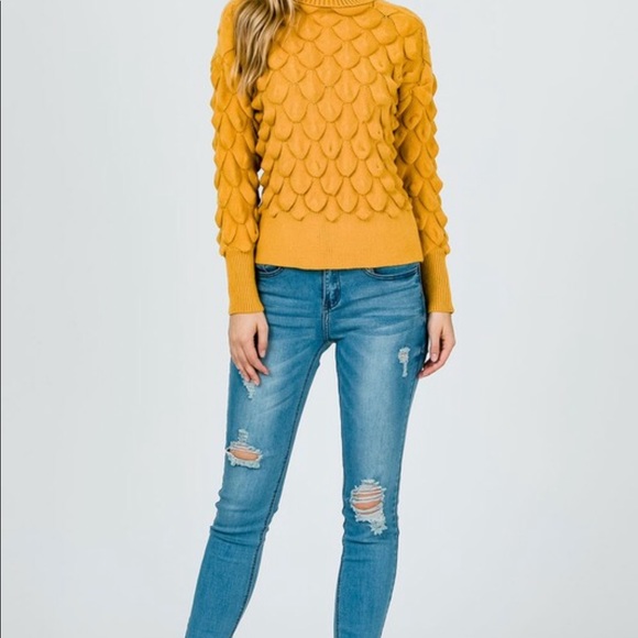 Just In!! Scaly Sweater - Picture 5 of 5